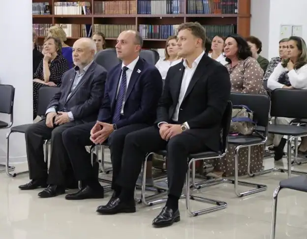 Александр Черных на презентации